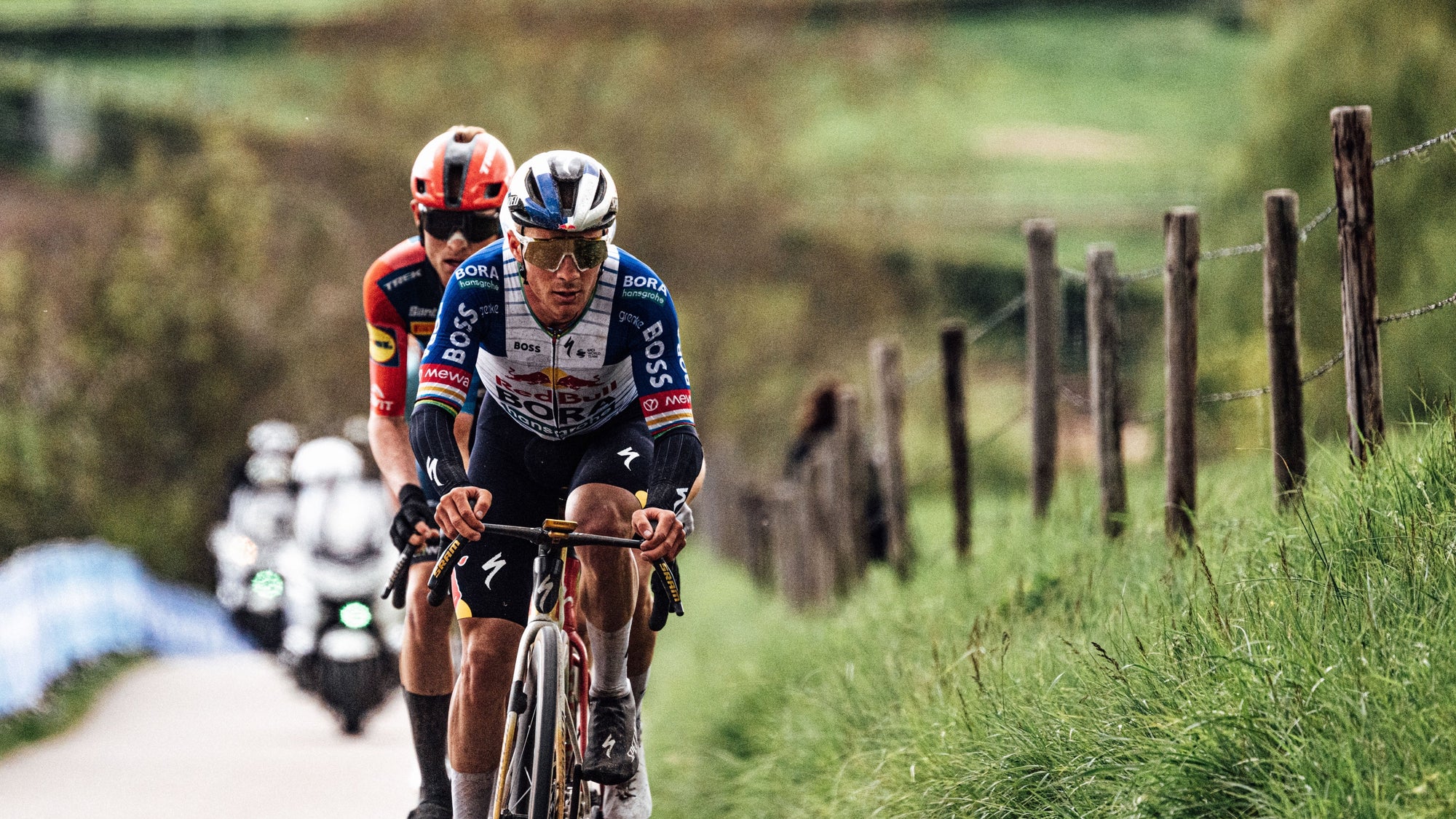 A Lidl x Trek Cyclist and Red Bull BORA Hansgrohe Cycling Racing.